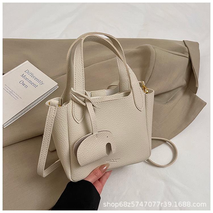 Hot-selling bucket bag women 2025 new casual simple portable shoulder bag premium sense versatile messenger bag
