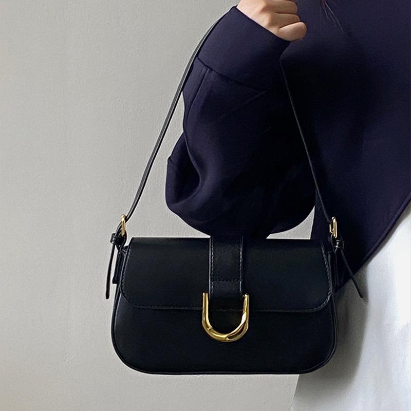 Premium Shoulder Messenger Bag Women'S Versatile Retro Burgundy Horseshoe Buckle Handheld Underarm Bag Women