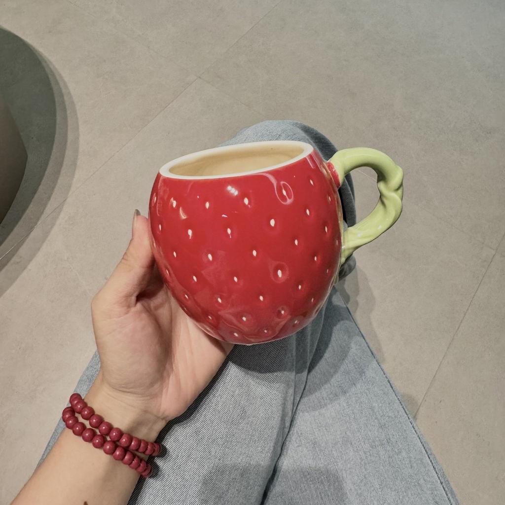 Erdbeer-Tasse mit Deckel, hochwertiger kreativer Becher, Keramik-Wasserbecher, Nischen-Design, Geburtstagsgeschenk Souvenir