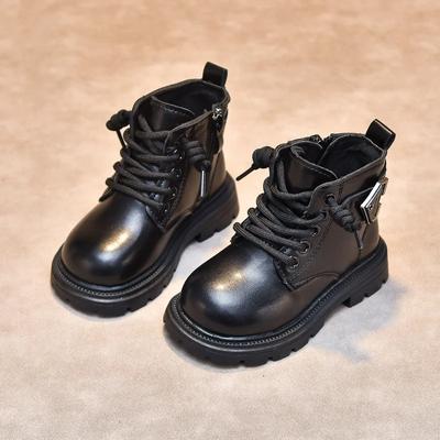 Kinder Motorradstiefel mit Metalldekoration Jungen Mädchen Stiefelette Hübsch Mode 2024 Neu Kinder Kurzstiefel Rutschfest Süß