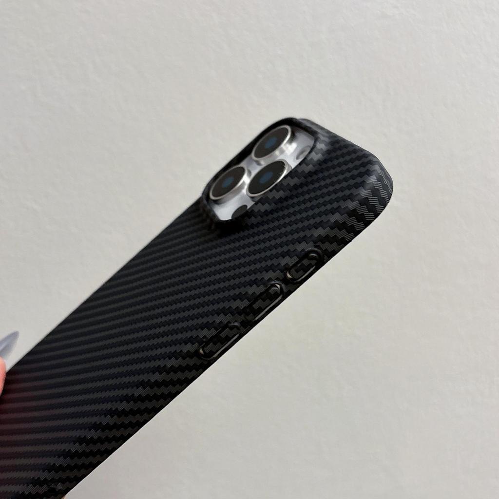 Apple 17 Pro Max Large Hole Kevlar Carbon Fiber Texture iPhone 16 Full Coverage Anti-Fall Case