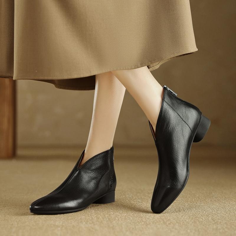 Fashion 2025 New Autumn Women Boots Genuine Leather Fashion Chelsea Boots for Women Pointed Toe Short Ankle Boots Med Heels Ladies Shoes