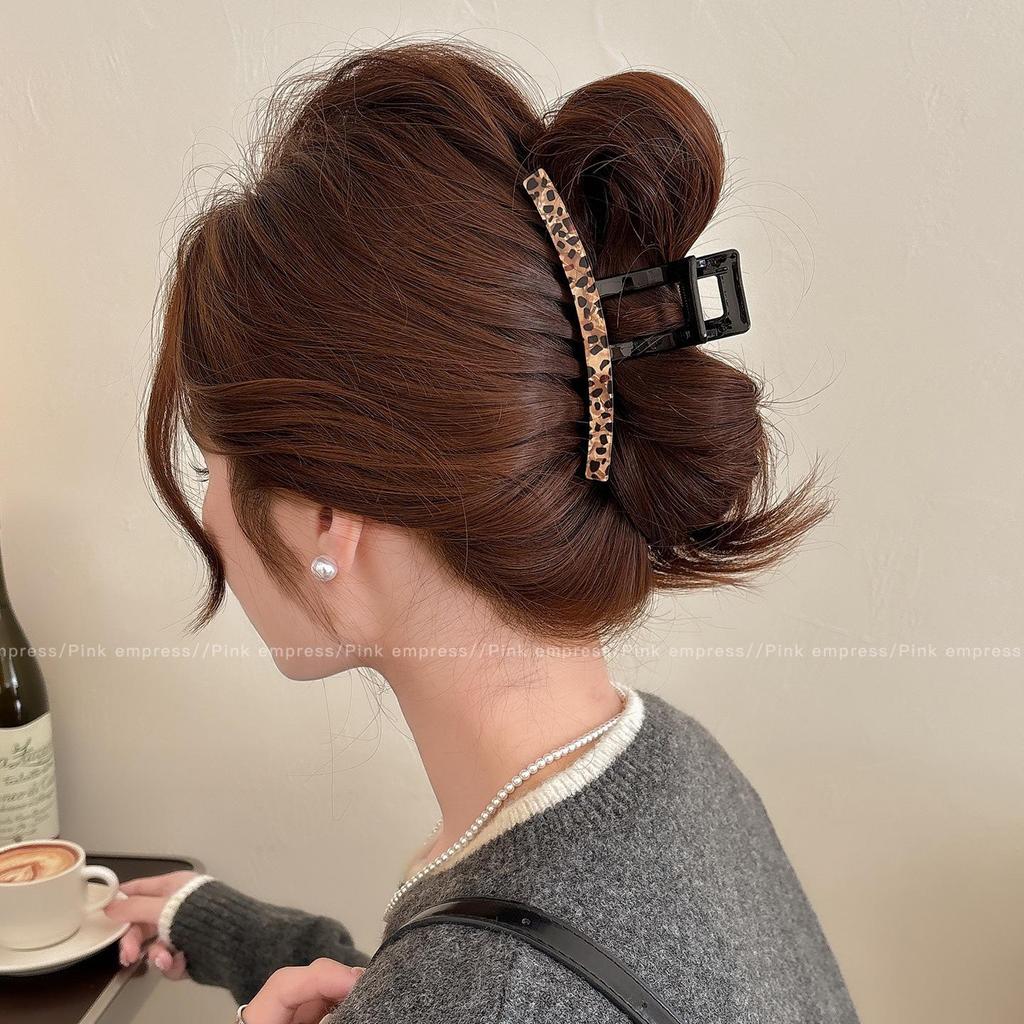Elegant Large Hair Claw Clip for Thick Hair - High-End Korean Updo Shark Clip