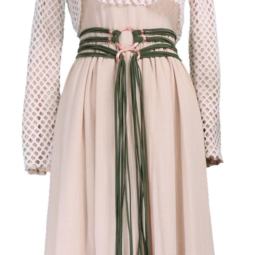 Serpentinenförmiger nordischer mittelalterlich-renaissancezeitlicher Webgürtel mit dekorativer Taillenkette