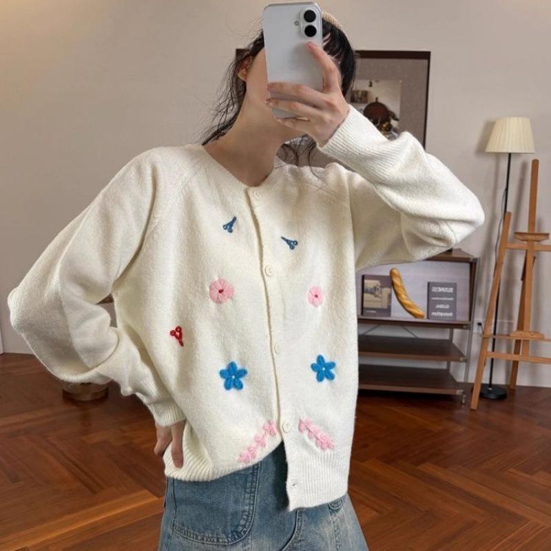 2025 Herbst/Winter Weicher Flauschiger Rundhals Koreanischer Stil Gestickter Blumen-Strick-Cardigan-Pullover für Damen