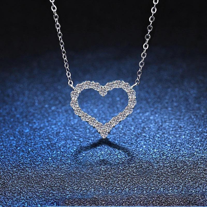Elegant Cross-Border Love Hollow Necklace for Women - Fashionable, Classic, and Versatile High-End Jewelry