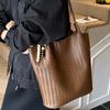 Autumn Woven Pattern Big Bag Women's 2025 New Fashion Retro Underarm Tote Bag Large Capacity Commuter Shoulder Bag