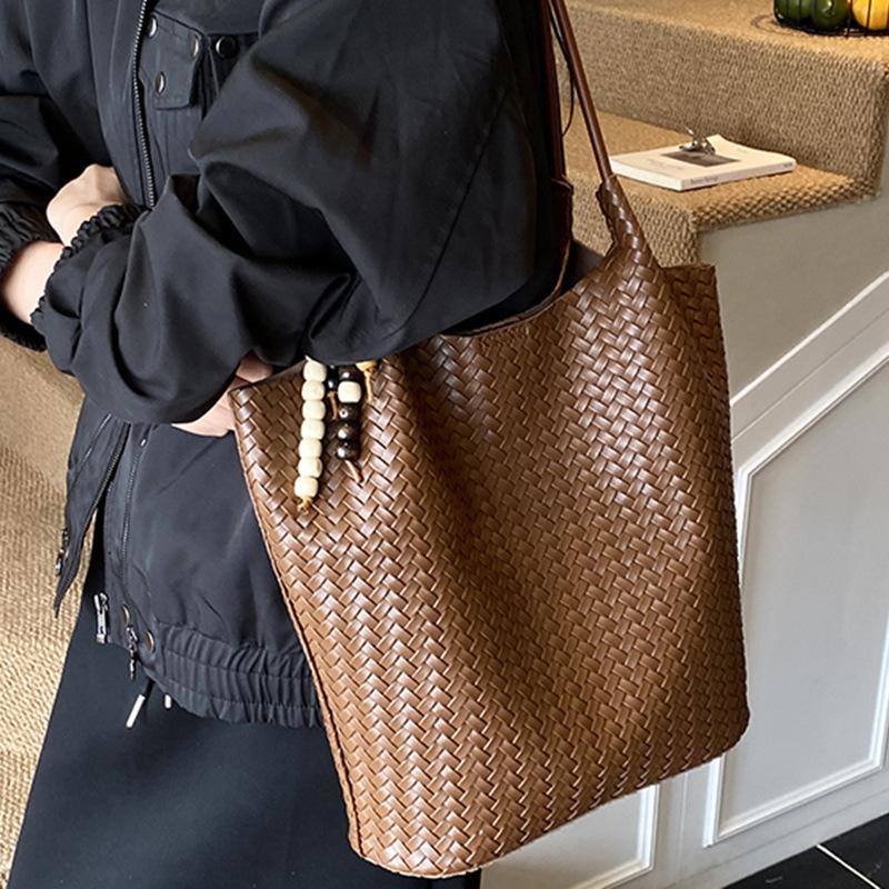 Autumn Woven Pattern Big Bag Women's 2025 New Fashion Retro Underarm Tote Bag Large Capacity Commuter Shoulder Bag