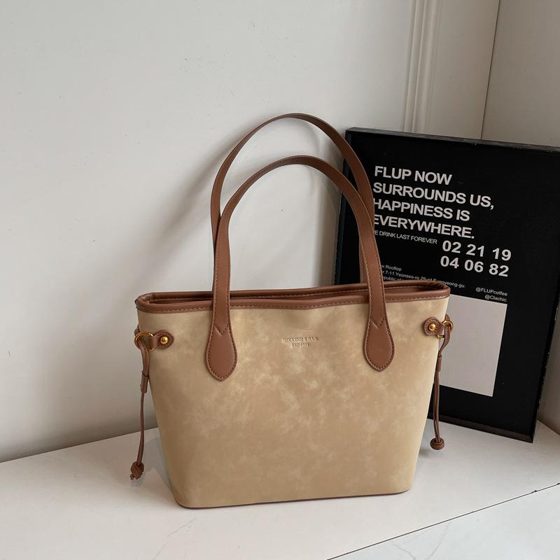 Leisure work commuter bag women's large-capacity new student versatile shoulder shopping bag fashionable tote bag