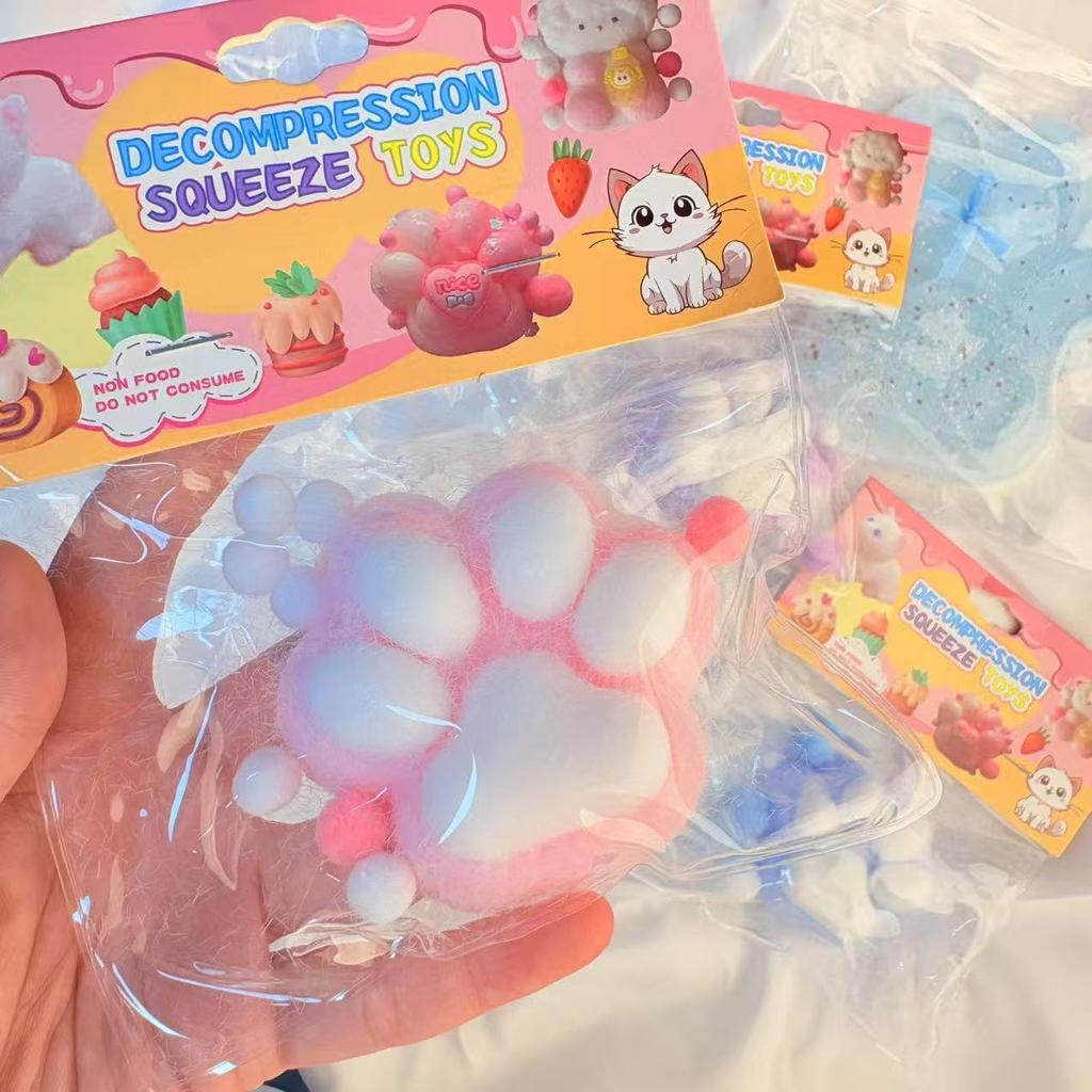 Cute Cat Paw Soft Toy, Squishy Toy with Shiny Confetti Heart Details, Mixed Gentle Colors, Ideal for Easter Egg Basket Fille