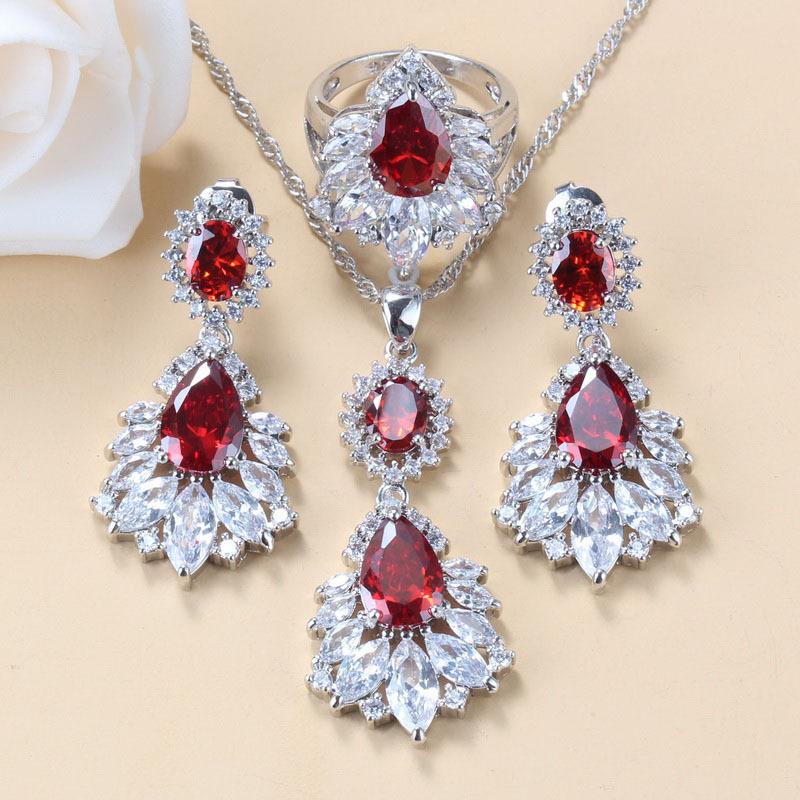 Set dámských náušnic, náhrdelníku a prstenu s přívěskem z modrého safíru