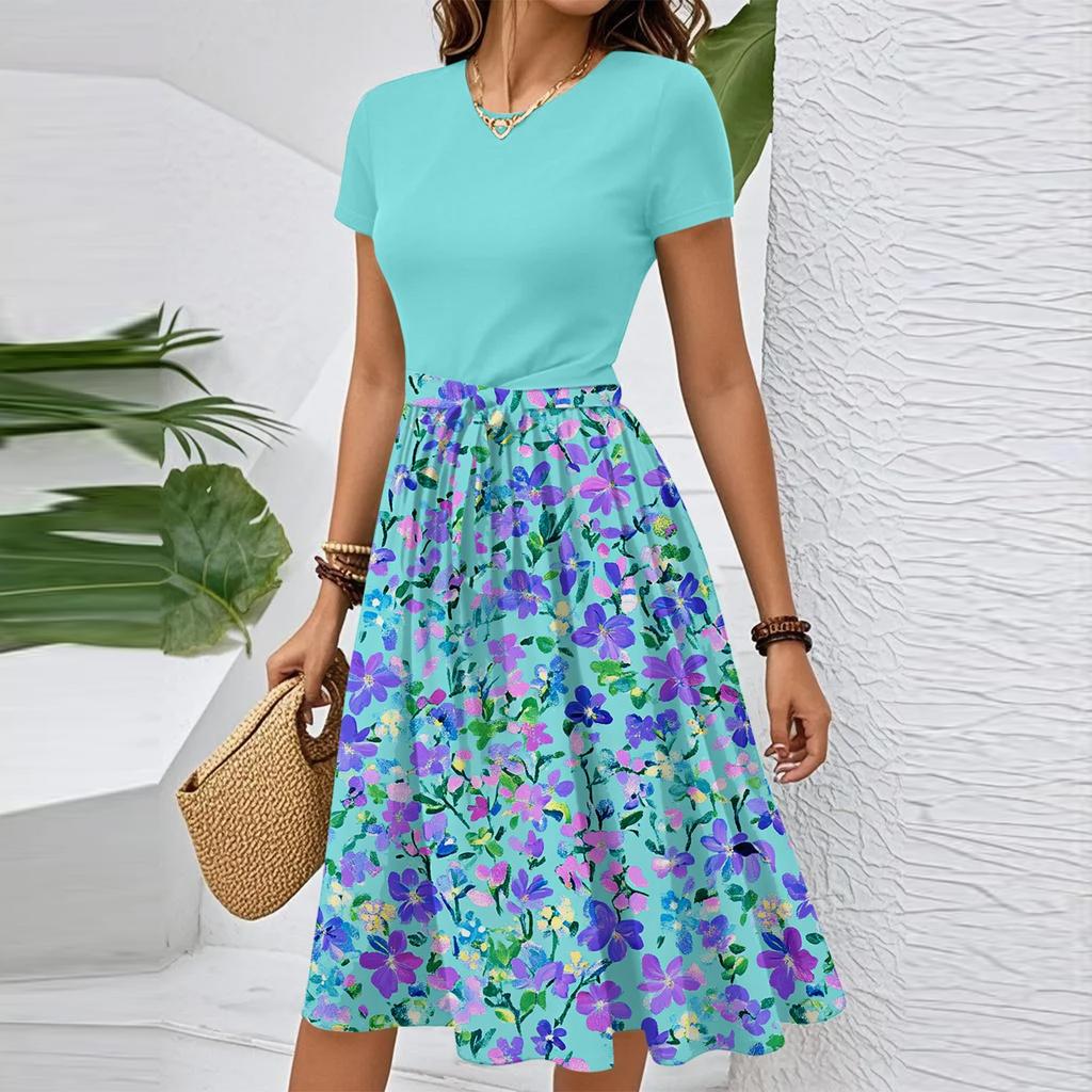 Damekleskjole med belte, avslappet mote, blomsterprint, korte ermer, rund hals, elegant