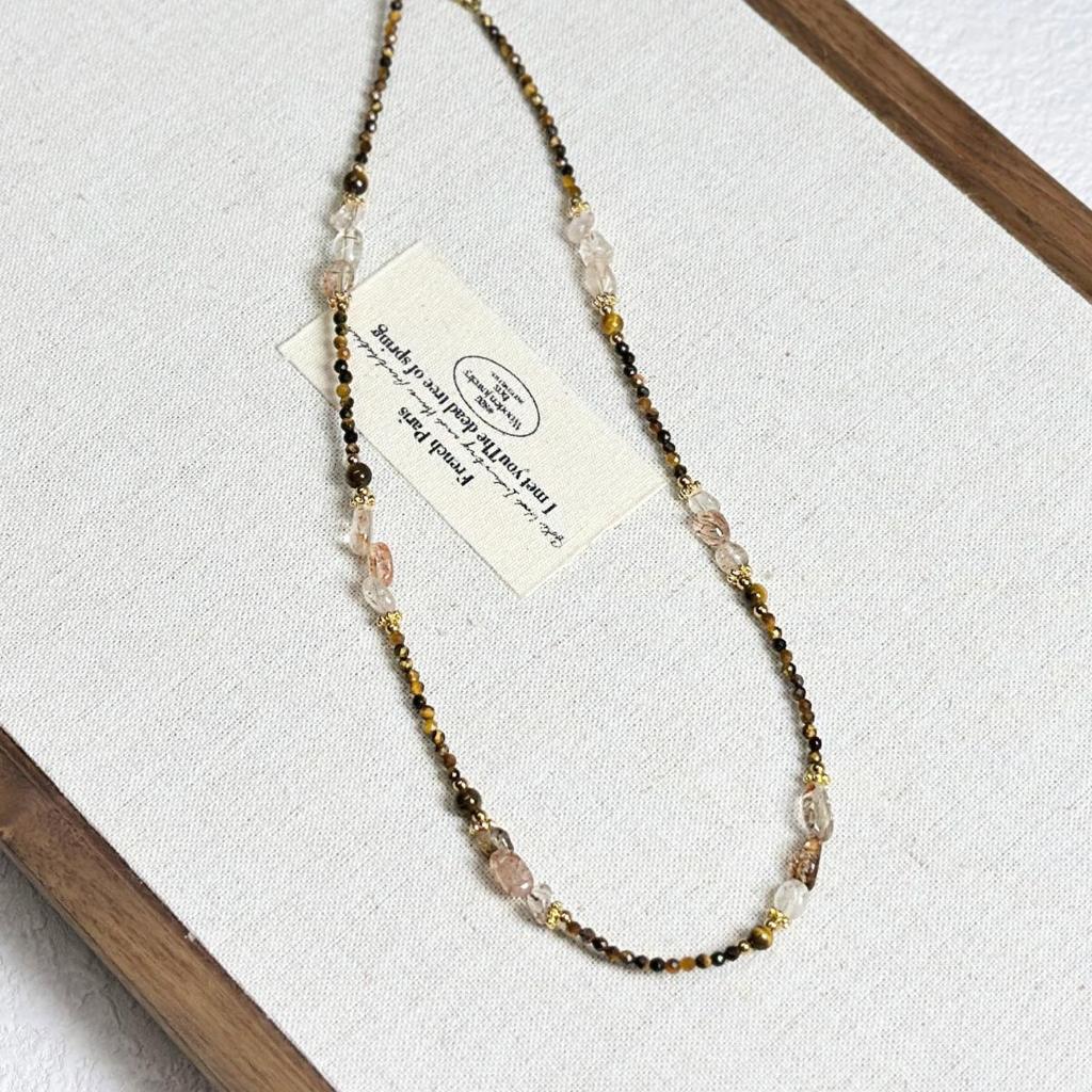 High-End Black Gold Freeform Stone Necklace with Tiger Eye Beads - Versatile Women's Choker and Sweater Chain.