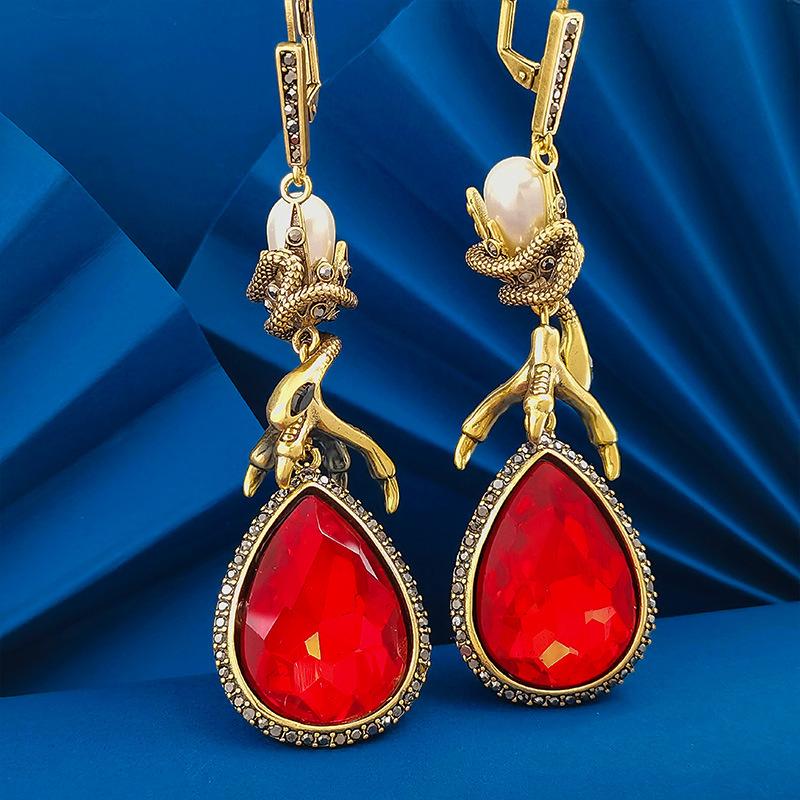 

Преувеличенные ретро-серьги с черными драгоценными камнями, длинные серьги-гвоздики Mai Jialing Snake Eagle Claw Paris Designer