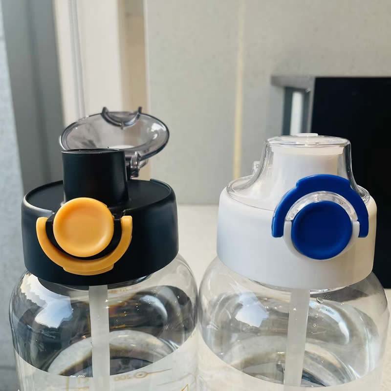 700ml/23.67oz Hot and Cold Resistant Large Capacity Plastic Portable Sports Water Bottle With Straw and Capacity Scale