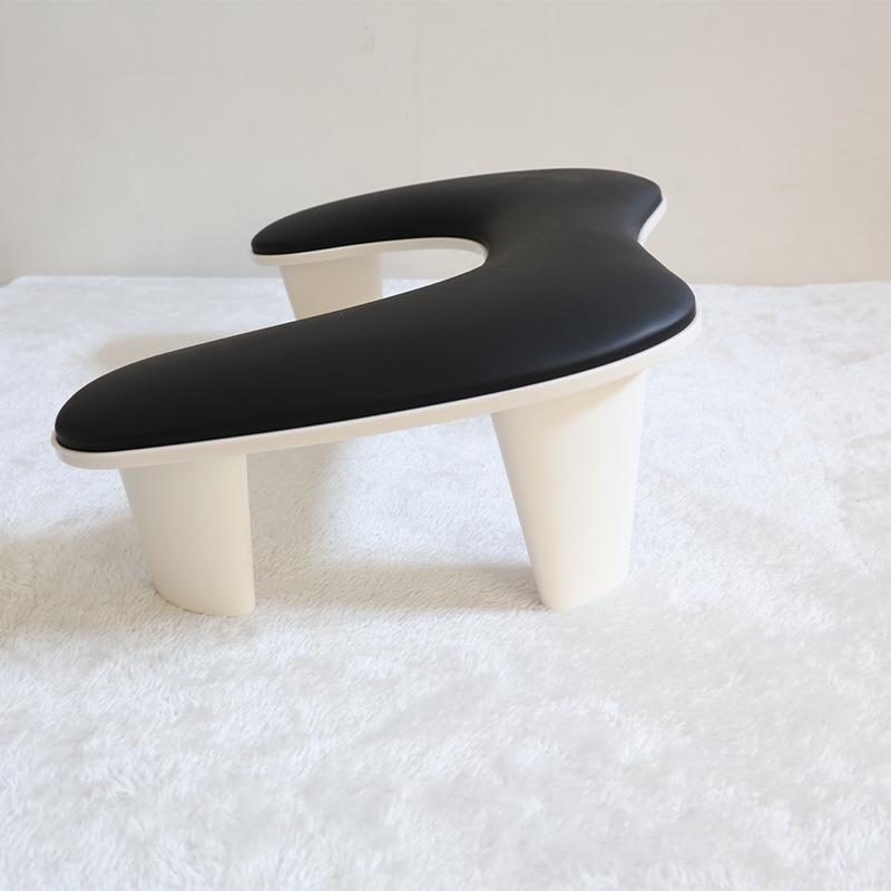 Dual Hand Nail Art Rest: Portable, Detachable, Inclined PU Leather Stand