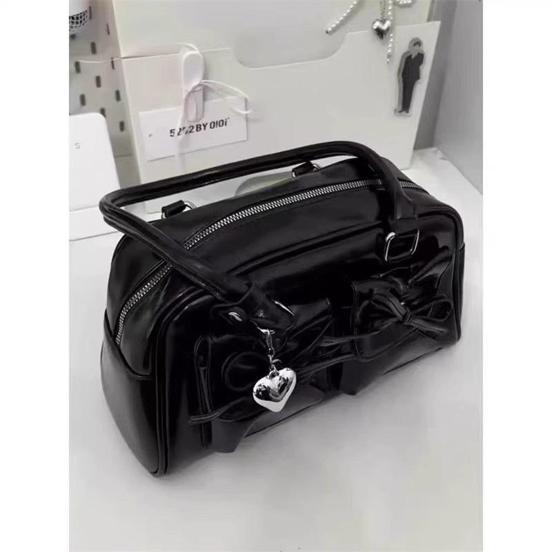 Niche design bow single shoulder armpit bag new portable pillow bag bowling fashion commuter bag