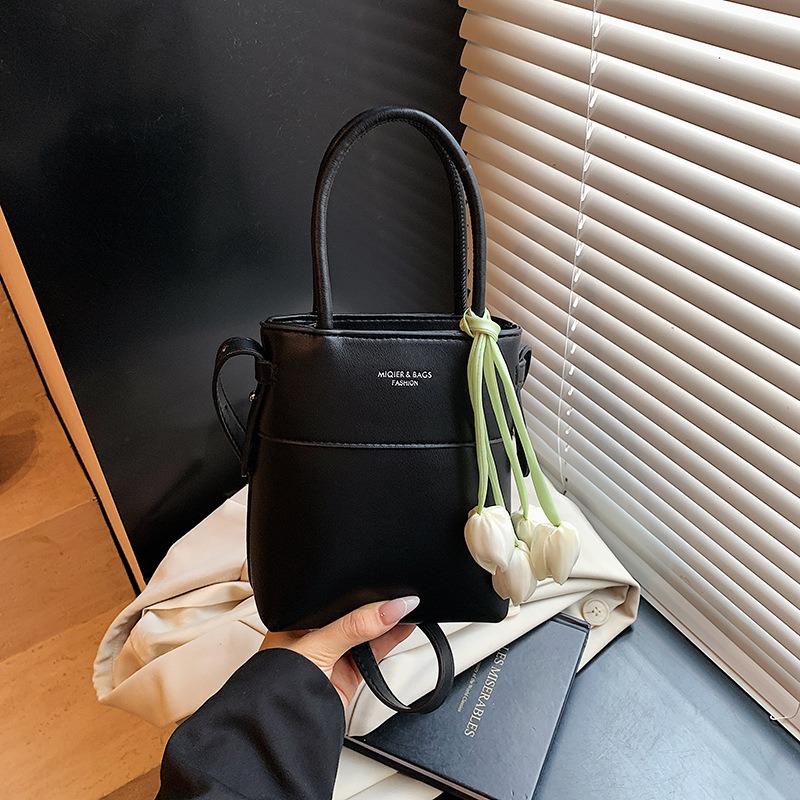 Crossbody Bag Women's New Niche Versatile Small Shoulder Underarm Bag Fashion Bucket Bag Tide