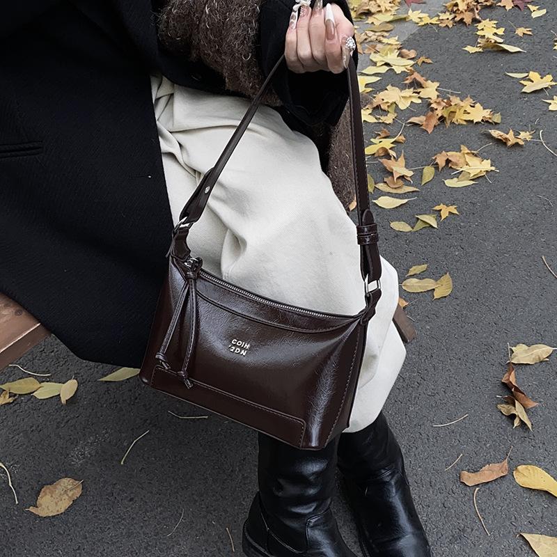 Oil Wax Leather Bag Women'S Bag Trendy One Shoulder Underarm Dumpling Bag Fashionable And Simple Underarm Bag