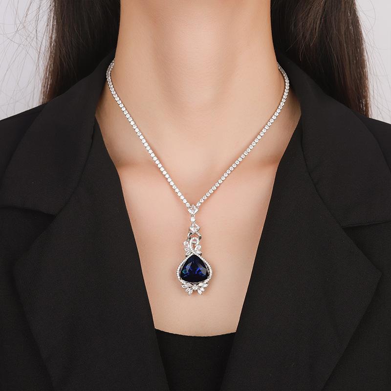 Jewelry Style Retro Simulation Royal Blue Luxury Temperament Pendant Necklace Heroine Stone 20 * 20