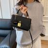 Simple retro underarm bag women's new fashion commuter shoulder bag high-end niche versatile messenger bag