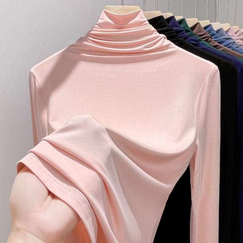 A High-neck Base Layer Shirt Is A Versatile Choice for Women. Pair It with A Long-sleeved T-shirt for A Slim-fitting Top in Autumn and Winter