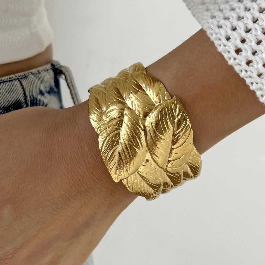 Vintage Stainless Steel Wide Cuff Bangle for Women Gold Color Starfish Flower Heart Open Chunky Exaggerated Bracelet Jewelry
