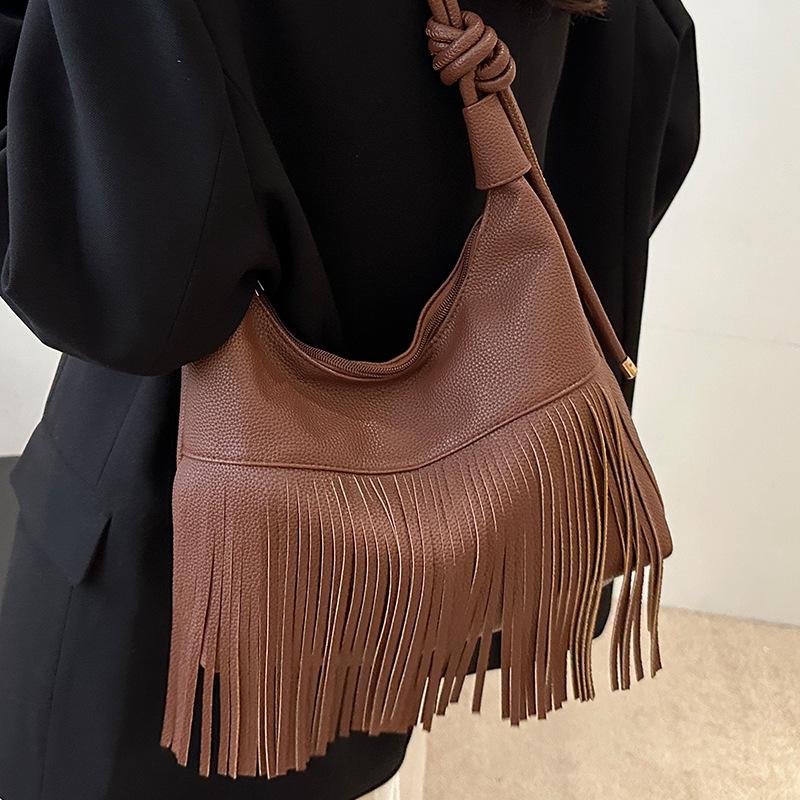 Сумка через плечо женская High-End Sense ретро модная сумка на плечо с бахромой трендовая нишевая сумка подмышкой