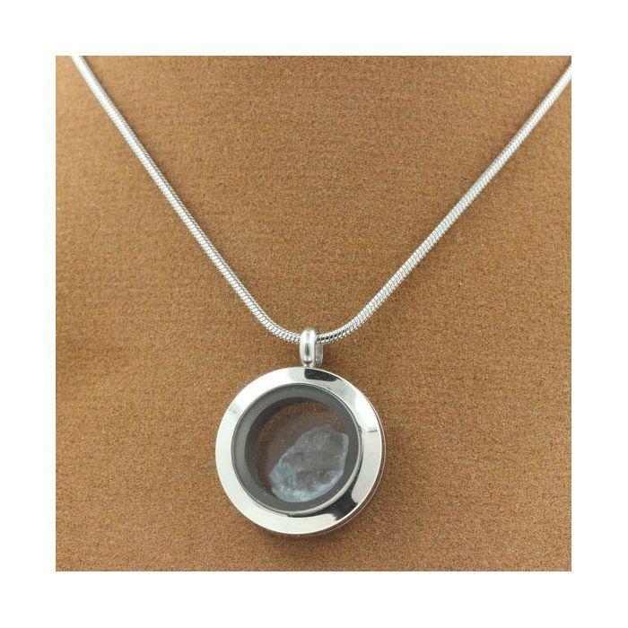 Pierres et Minéraux. Collier Aigue-Marine brut. Modèle Médaillon 20 mm. Couleur Argent.