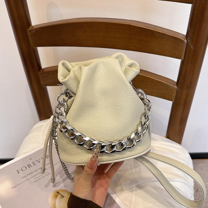 Thick Chain Clutch Bag Fashion Handbag Korean Y2k Brand Mini Small Bucket Crossbody Bag Black Phone Purse Drawstring Handbag