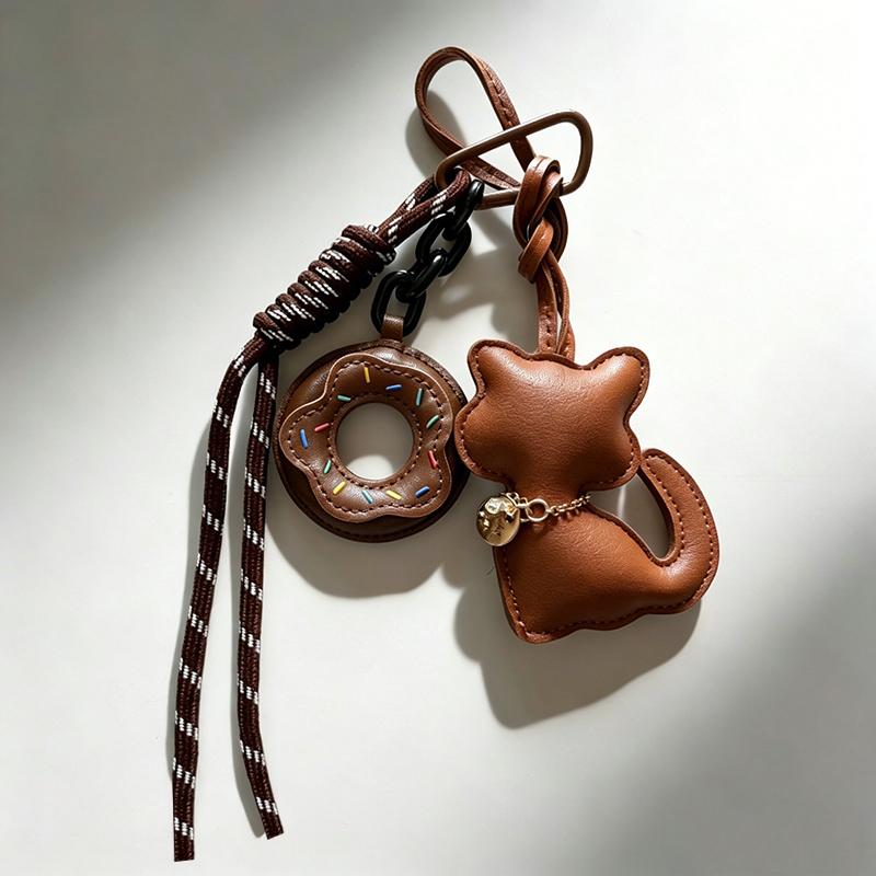

Yogodlns Stylish PU Leather Cat Pendant Bag Charm Hanging -Fashionable & Fun Accessory for Bags one size коричневый