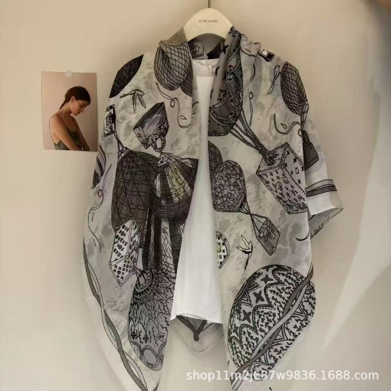 Classic Chain Decor Printed Women S Elegant Versatile Fashion Square Scarf
