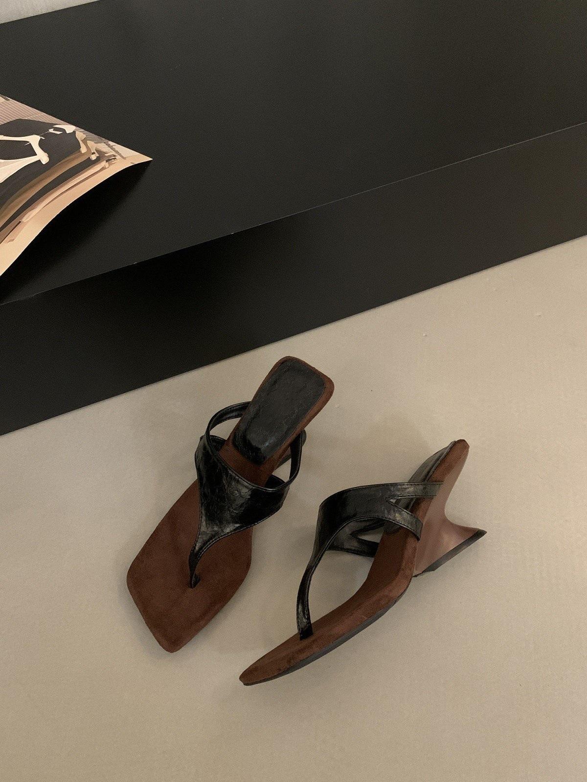 

Niche design slope heel flip-flops shoes women wear new silver high-heeled sandals 35 чёрный