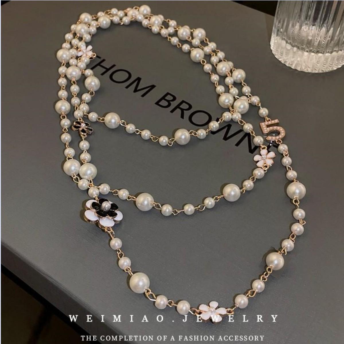 

JMXD Элегантное цветочное жемчужное ожерелье с длинной подвеской Уникальный нишевый дизайн Ощущение высокого класса Легкая роскошь Универсальный модный аксессуар для женщин
