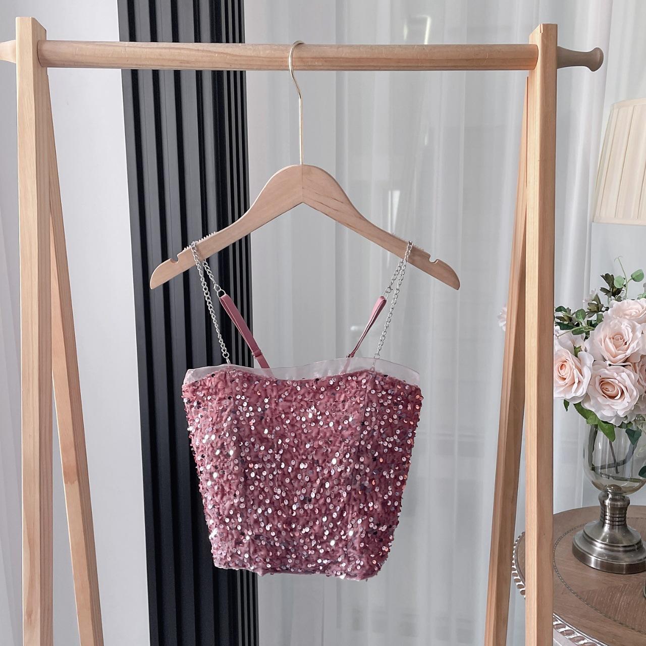 

Сексуальный топ с металлической цепочкой, однотонный укороченный топ с блестками и бретелькой через шею, женский летний топ с открытой спиной, модный повседневный женский укороченный жилет без рукавов Y2K One Size розовый