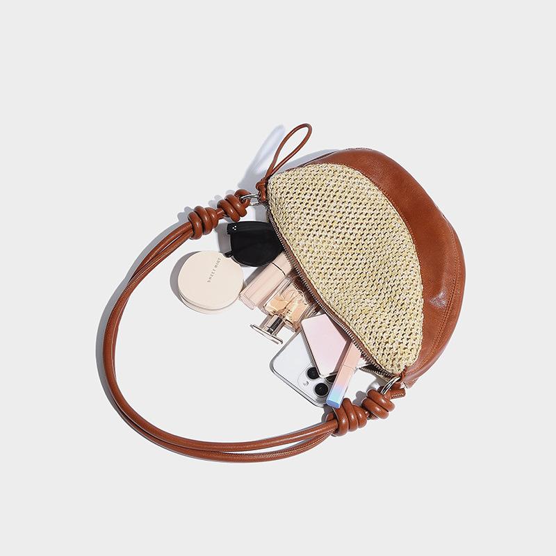Niche Design Hand Woven Dumpling Bag Holiday Wind Straw Bag Commuter Crescent Crossbody Bag