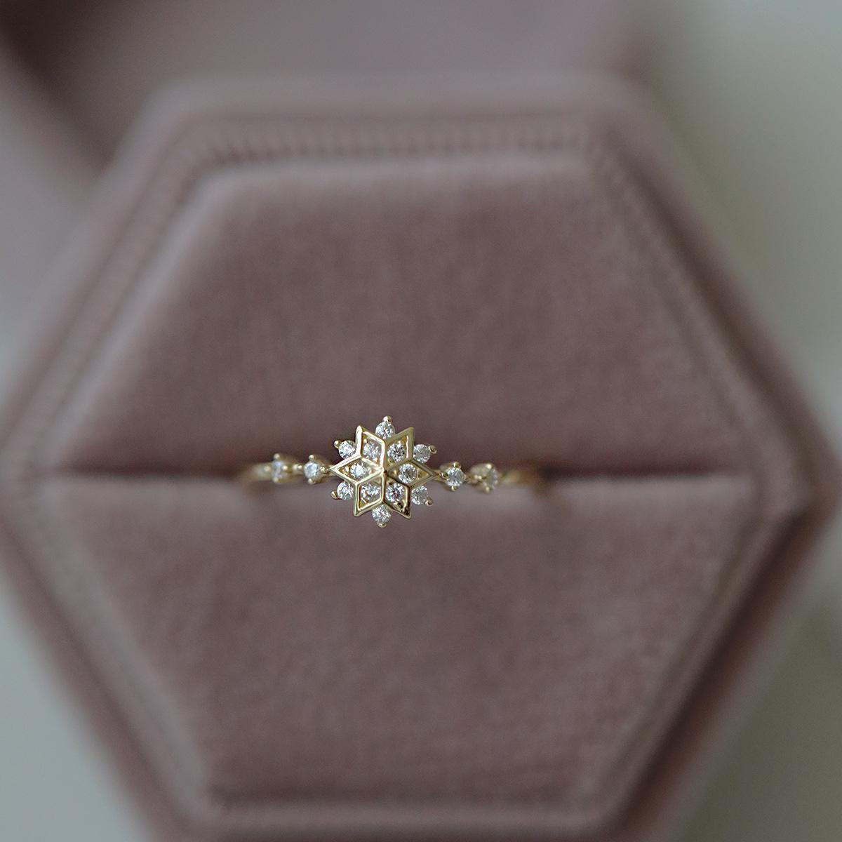 

S925 Sterling Silver Snowflake Ring – Women s Fashionable, Trendy, Simple, Light Luxury Finger Design US Size 9