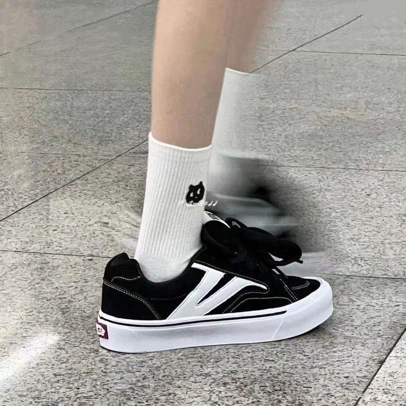 

Оригинальная черно-белая цветовая схема парусиновые туфли женские универсальные кеды для скейтборда износостойкие дышащие нишевые студенческие повседневные туфли 35 чёрный