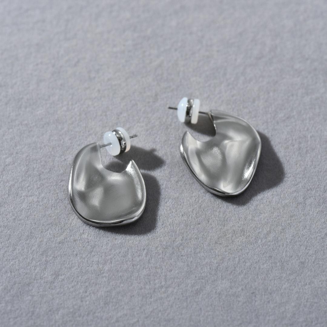 

Vintage Geometric Irregular Metal Design Earrings S925 Silver Needle Stud Earrings Niche Trendy Personality Unique Earrings