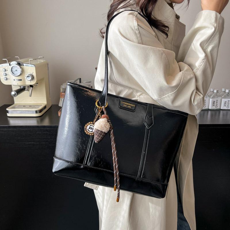 Autumn pu large-capacity bag women's 2025 new trendy fashion retro tote bag versatile shoulder armpit bag