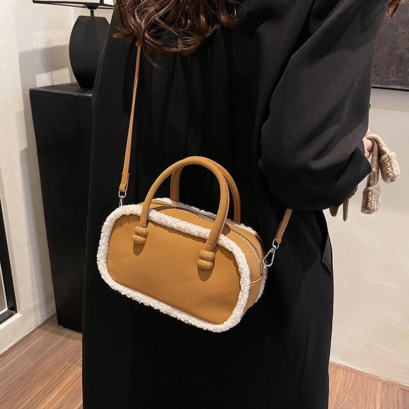 2025 New Versatile Retro Bowling Niche Design Handbag Lamb Wool Splicing Bag Women