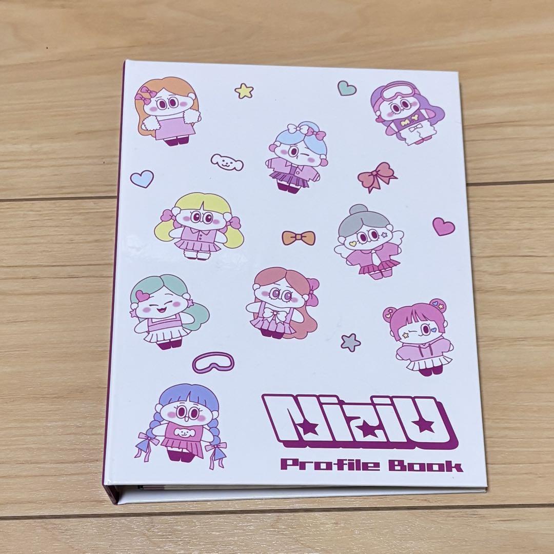 

[USED] NiziU profile book