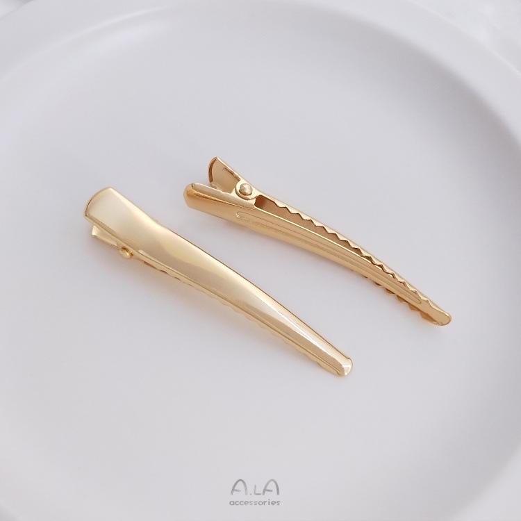 

Заколка для волос «Утиный клюв» из золота 14 карат с утолщенным квадратным дизайном