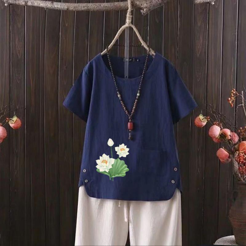 

2025 Лето Новинка Европейский и Американский Стиль Принт Лотос Женская Повседневная Футболка Хлопок Конопля С V-образным Вырезом 4XL темно-синий