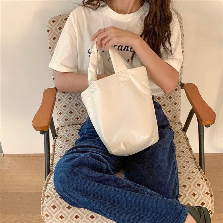 Modern Soft Water Bucket Bag Elegant Minimalist Design Perfect For Everyday Use