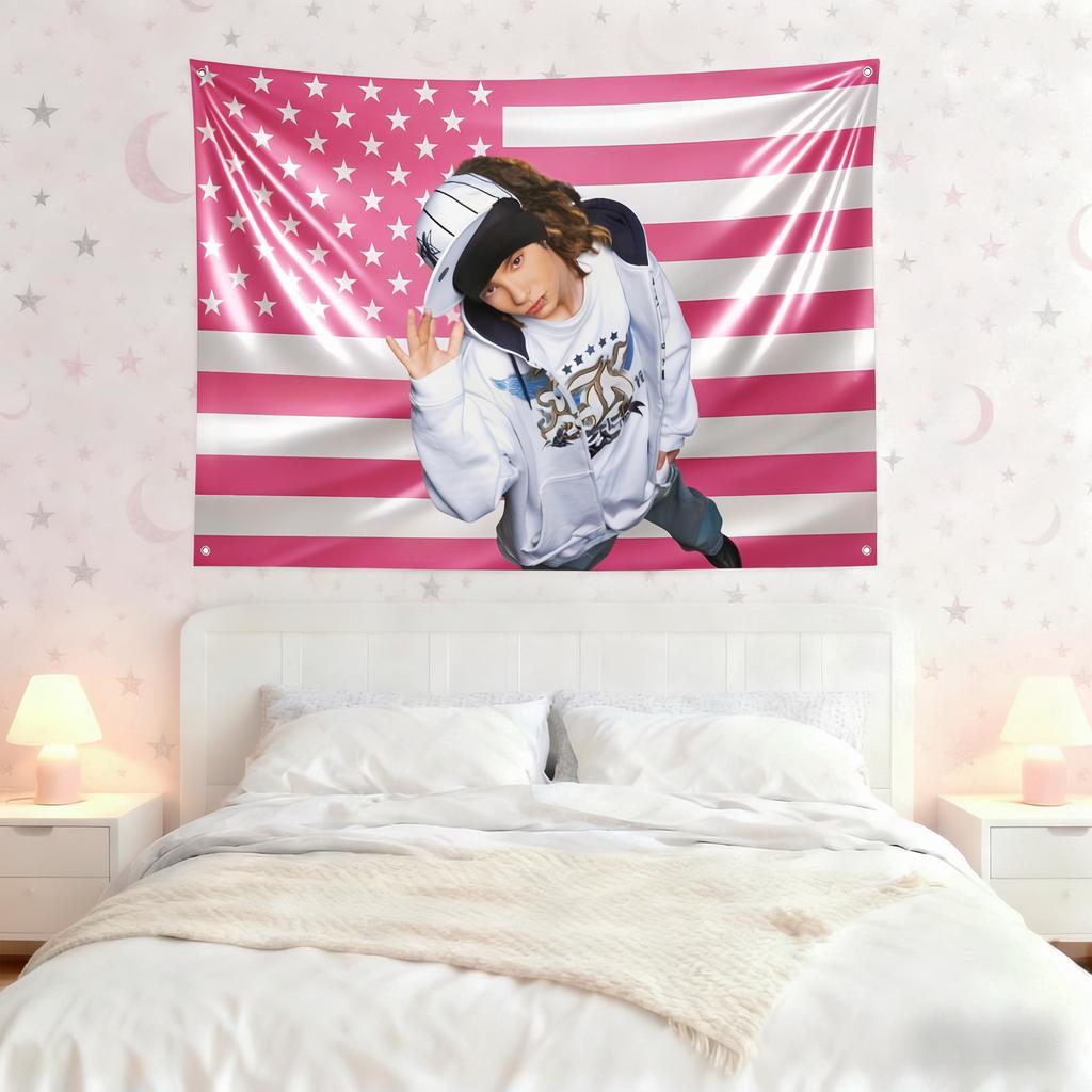 1 pezzo Tokyo Hotel Stendardo 2D per Porta Rosa Bandiera Americana Autunno Esterno Interno Stanza Cortile Decorazione Murale Ventilatore Musicale di Natale Regalo