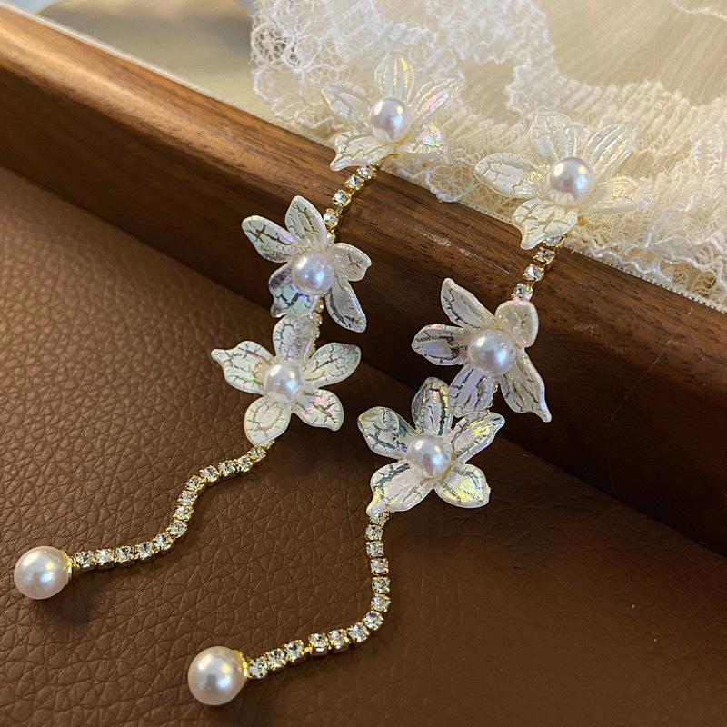 

Pinkdudu Новые серьги-подвески с кисточками и белым цветком в корейском стиле с бусинами из смолы, длинные серьги-подвески PD1886 белый/серебряный