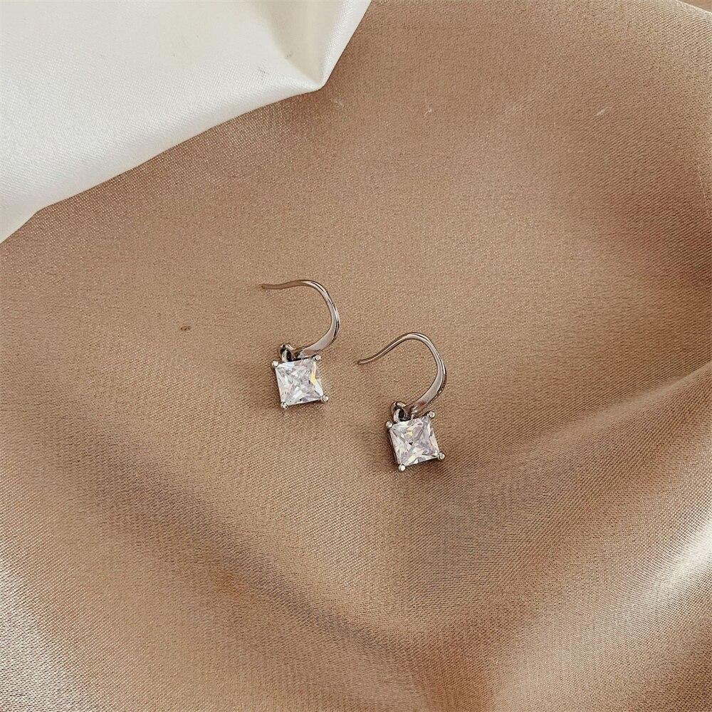 New Women Earring Pendant 925 Silver Four Claw Moissanite Micro -Inlaid Zircon A Pair Piercing Hoops Earrings Jewelry Gift