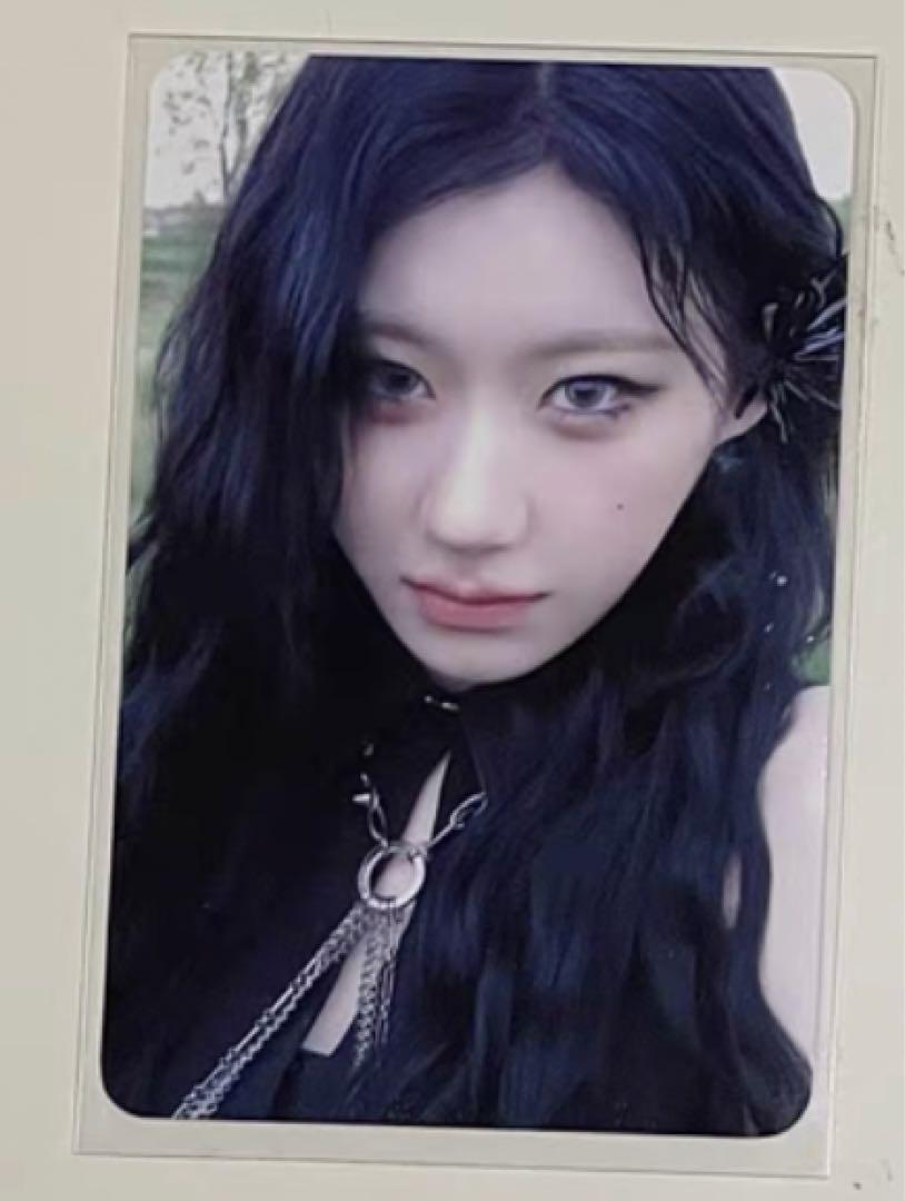 

[USED] ITZY Chaeryeong GWBG Makestar Pre-order Bonus Trading Card B