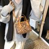 Fashionable Pu Material Leopard Print Shoulder Bag For Women With Zipper Closure